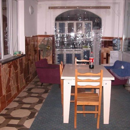 Guest House Oasis - Tvishi Bagian luar foto