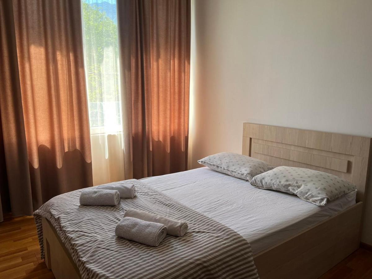 Guest House Oasis - Tvishi Bagian luar foto