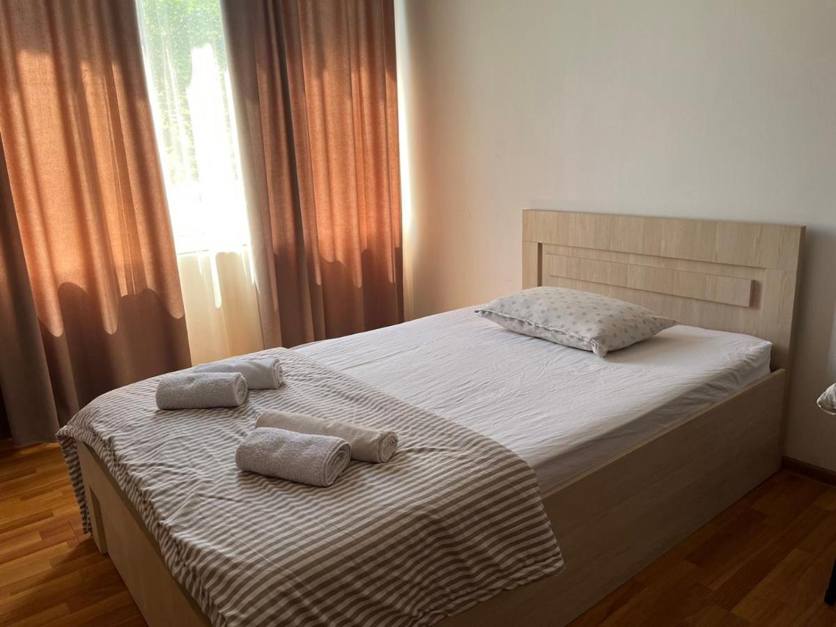 Guest House Oasis - Tvishi Bagian luar foto