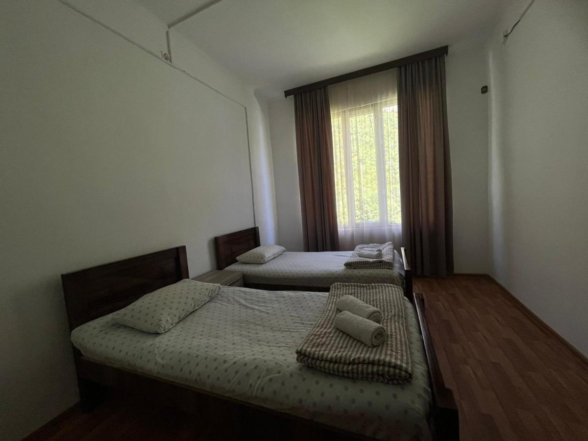 Guest House Oasis - Tvishi Bagian luar foto