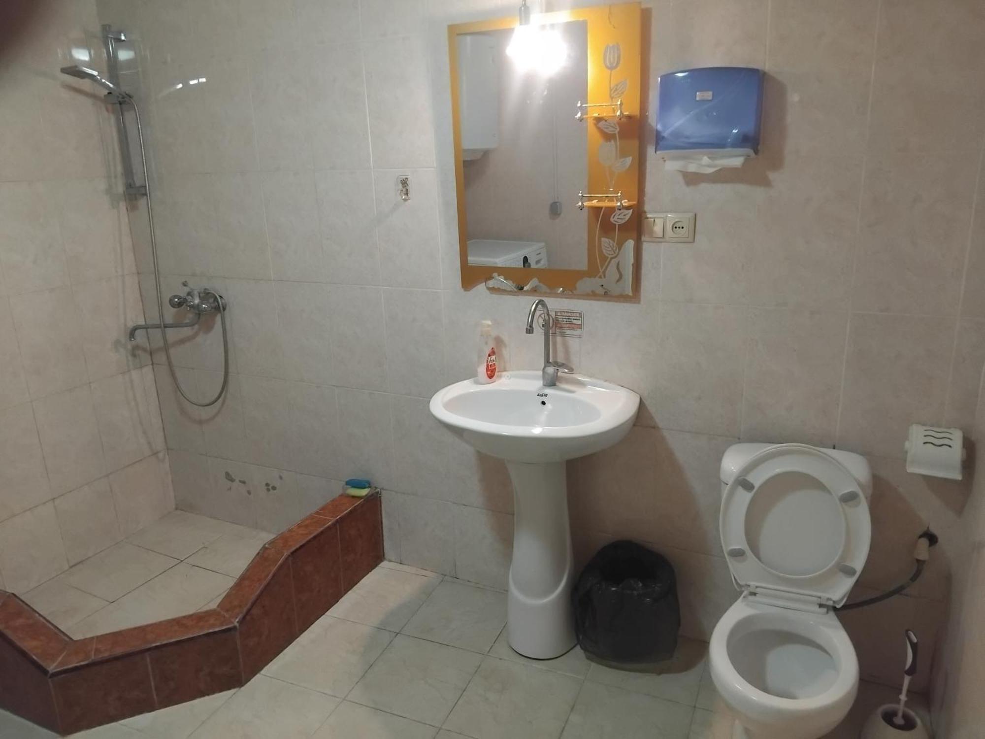 Guest House Oasis - Tvishi Bagian luar foto